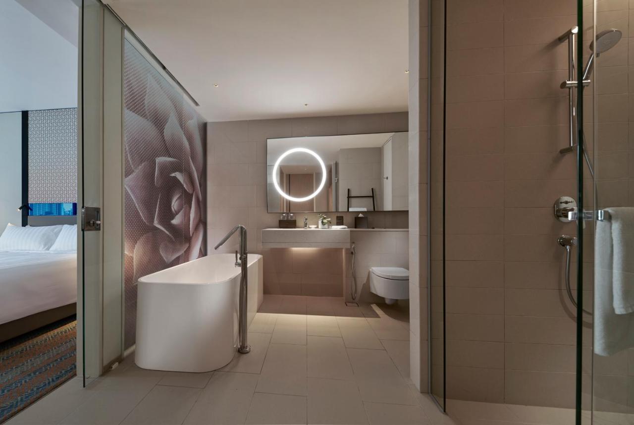 Отель Amari Куала-Лумпур Экстерьер фото Bathroom