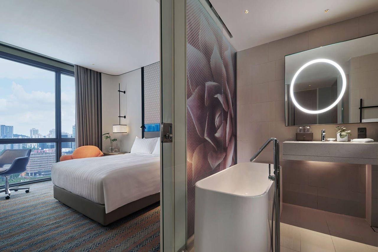 Отель Amari Куала-Лумпур Экстерьер фото Deluxe Room
